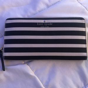 Kate spade wallet black and white